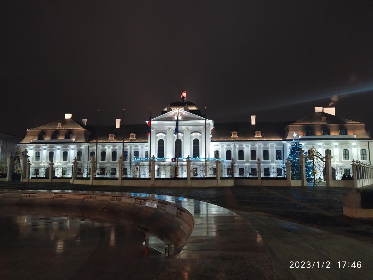 Krasny Byt S Vyhladmi V Historickom Centre Bratislava Exteriör bild
