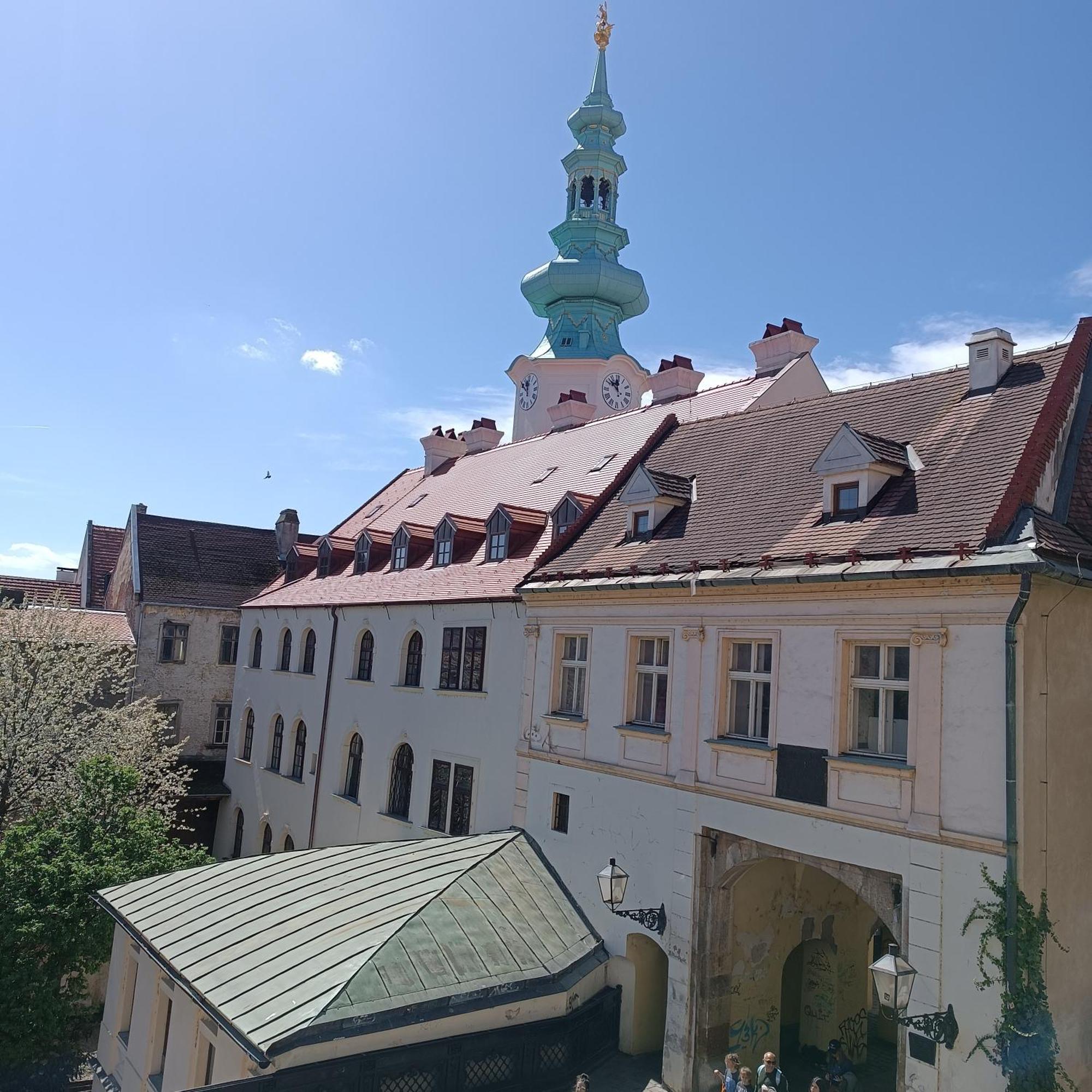 Krasny Byt S Vyhladmi V Historickom Centre Bratislava Rum bild