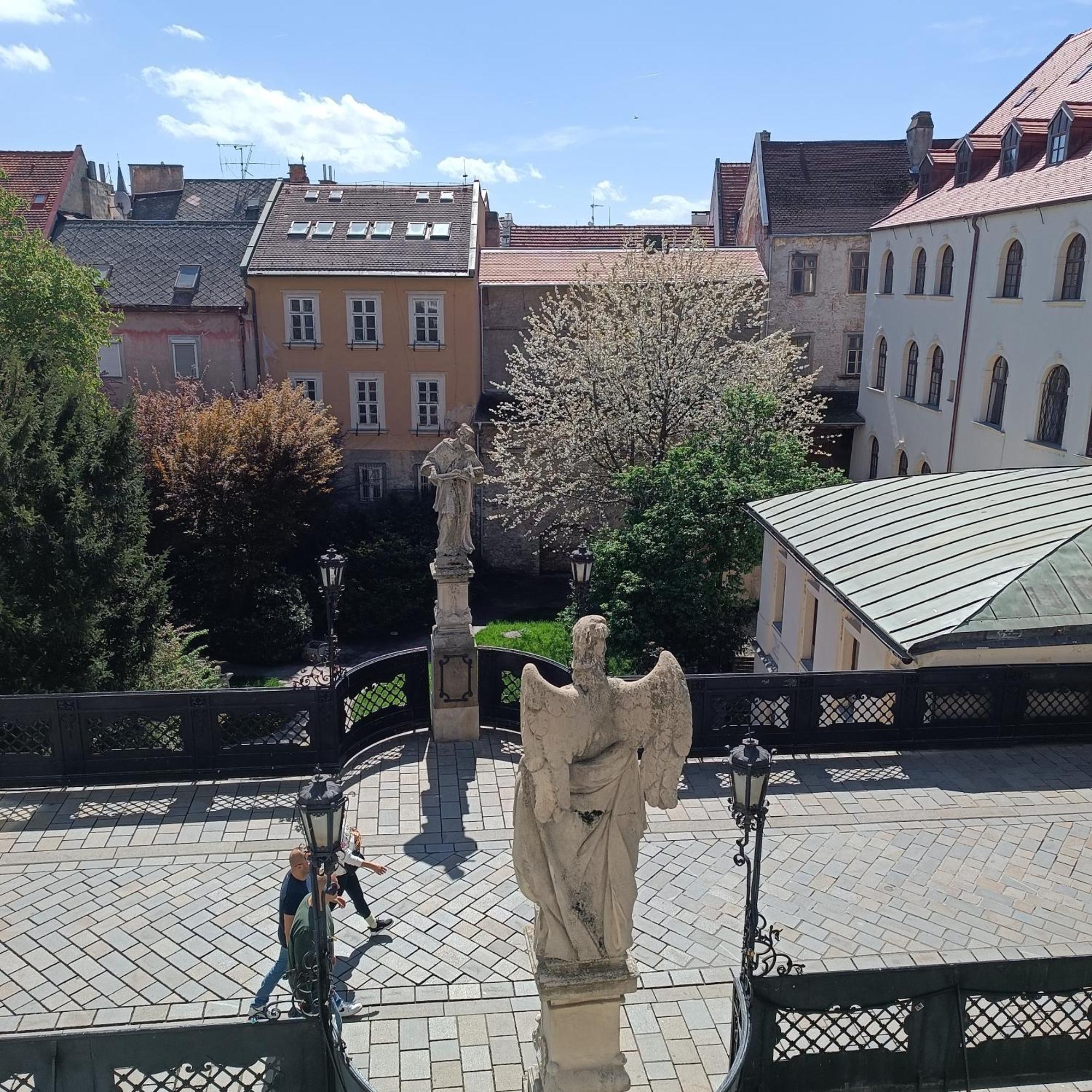 Krasny Byt S Vyhladmi V Historickom Centre Bratislava Exteriör bild